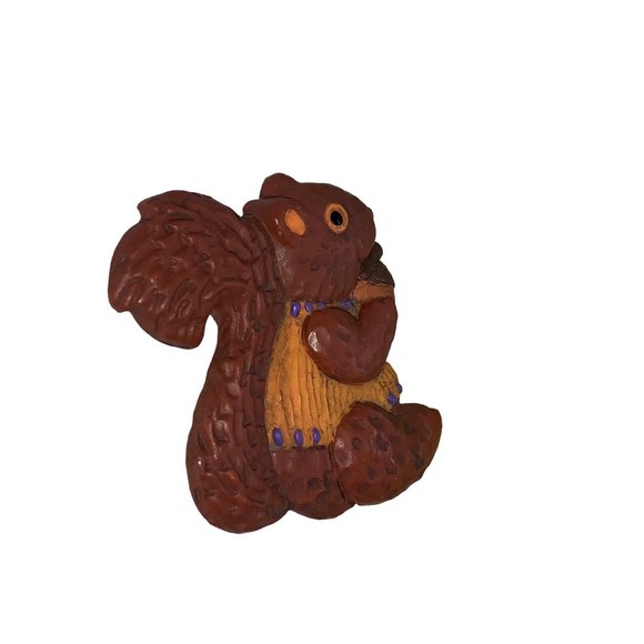 Hallmark Squirrel  Fall Lapel Pin - Picture 5 of 6
